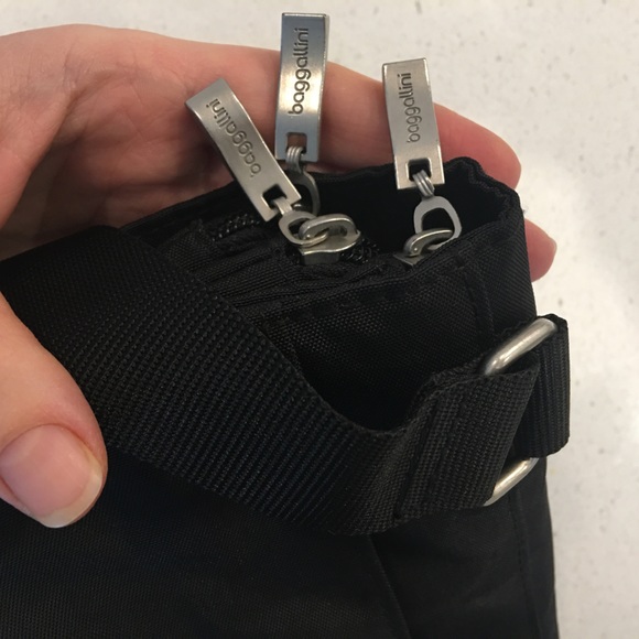 Baggallini black shoulder purse - EUC - Picture 3 of 12